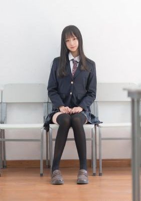 按摩的女大学生